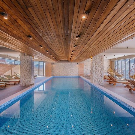 Gudauri Inn Екстериор снимка The swimming pool at the hotel